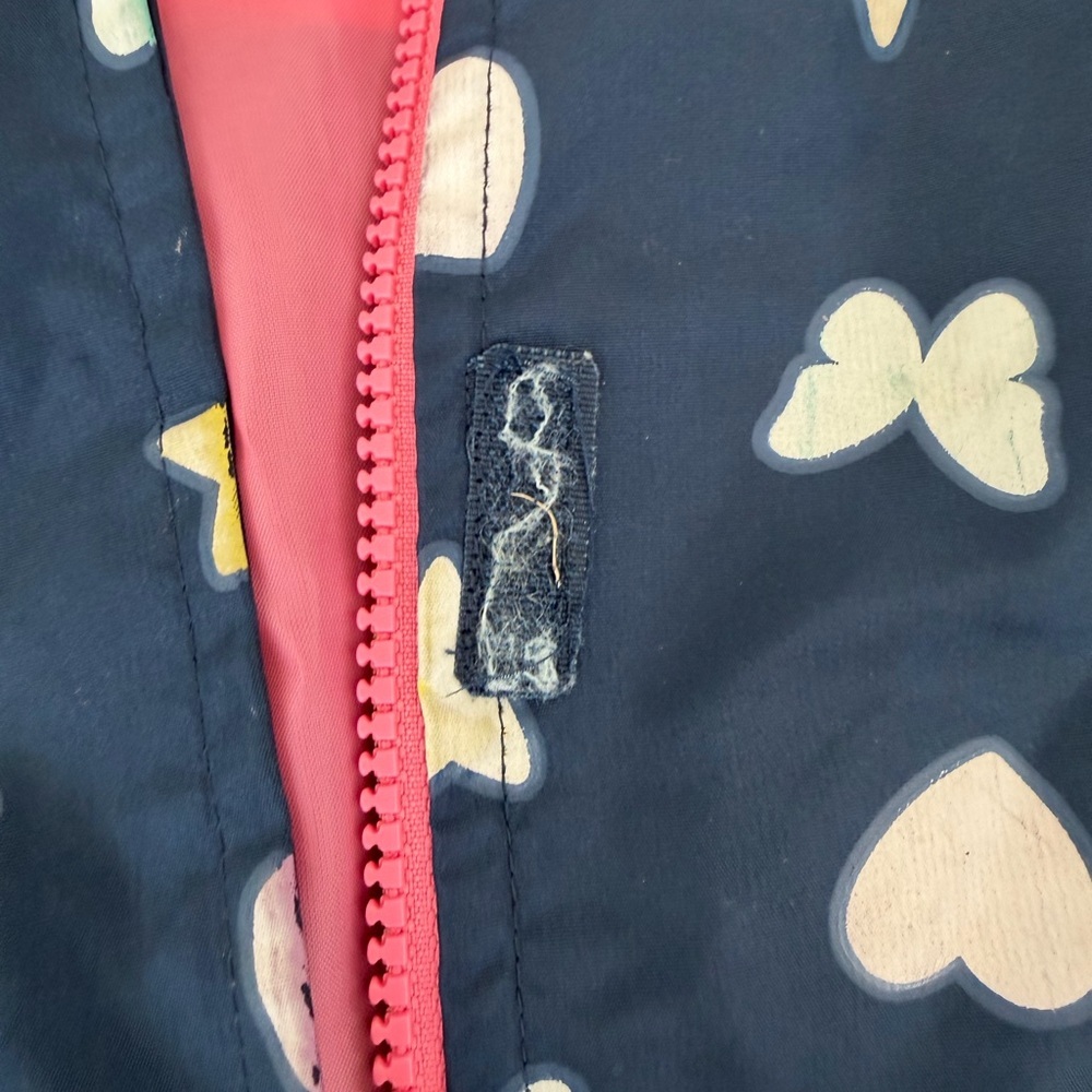 🌧️✨ Carter’s Girls Rain Jacket – Size 6 – Color-Changing Print! ✨🌧️ - Picture 8 of 9